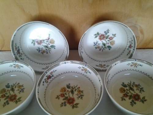 A stunning set of eight Royal doulton Kings wood small porcelain pudding bowls