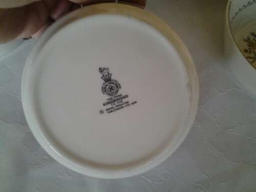 A stunning set of eight Royal doulton Kings wood small porcelain pudding bowls