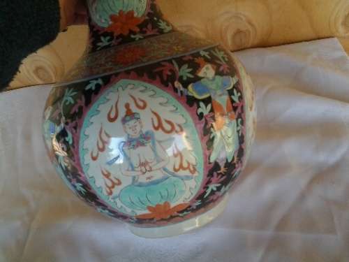 Large stunning porcelain decorative oriental heavy vase