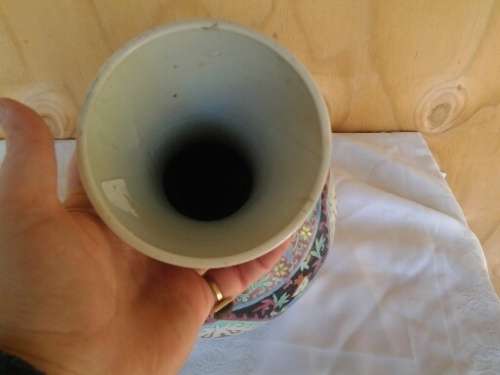 Large stunning porcelain decorative oriental heavy vase