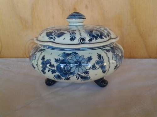 stunning three legged vintage blue and white floral pattern delft holder with lid