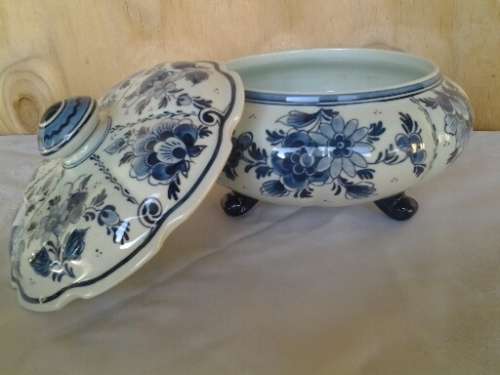 stunning three legged vintage blue and white floral pattern delft holder with lid