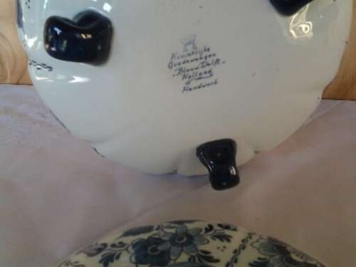 stunning three legged vintage blue and white floral pattern delft holder with lid