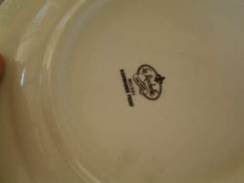 five pretty Le Rochelle porcelain dinner plates