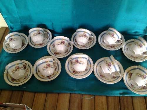 A stunning lot of eleven porcelain Johnson brothers small pretty coffee cups and saucers