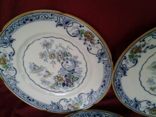 A set of three W.H Grindely vintage  Chelsea Ivory porcelain dinner plates