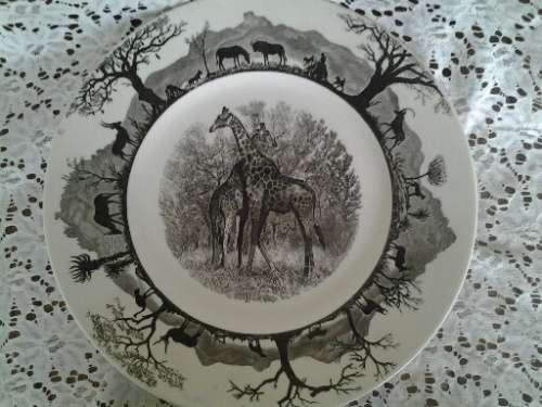 stunning Wedgwood display  of the giraffe for the Kruger national park