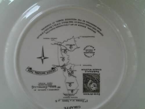 stunning Wedgwood display  of the giraffe for the Kruger national park