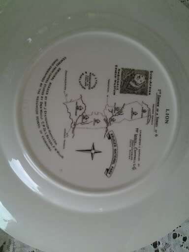 stunning Lion display wall plate by Wedgwood by the Kruger National park
