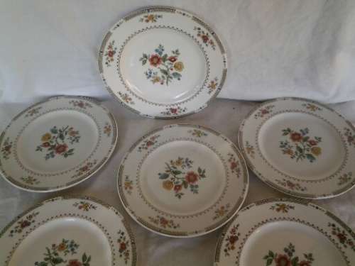 Six pretty porcelain Royal doulton vintage side plates