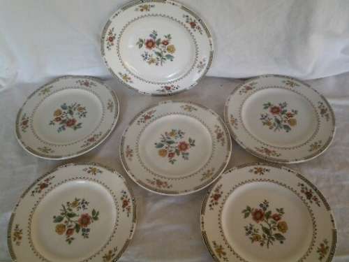 Six pretty porcelain Royal doulton vintage side plates