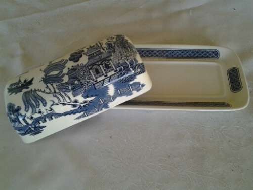 blue and white willow pattern porcelain Churchill butter dish
