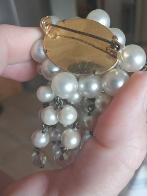 Vintage flaux pearl and crystal brooch