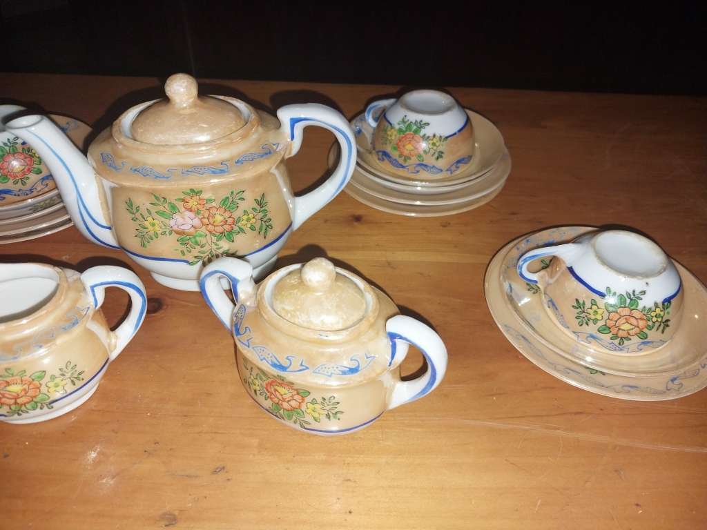 Collectable part procelain doll set