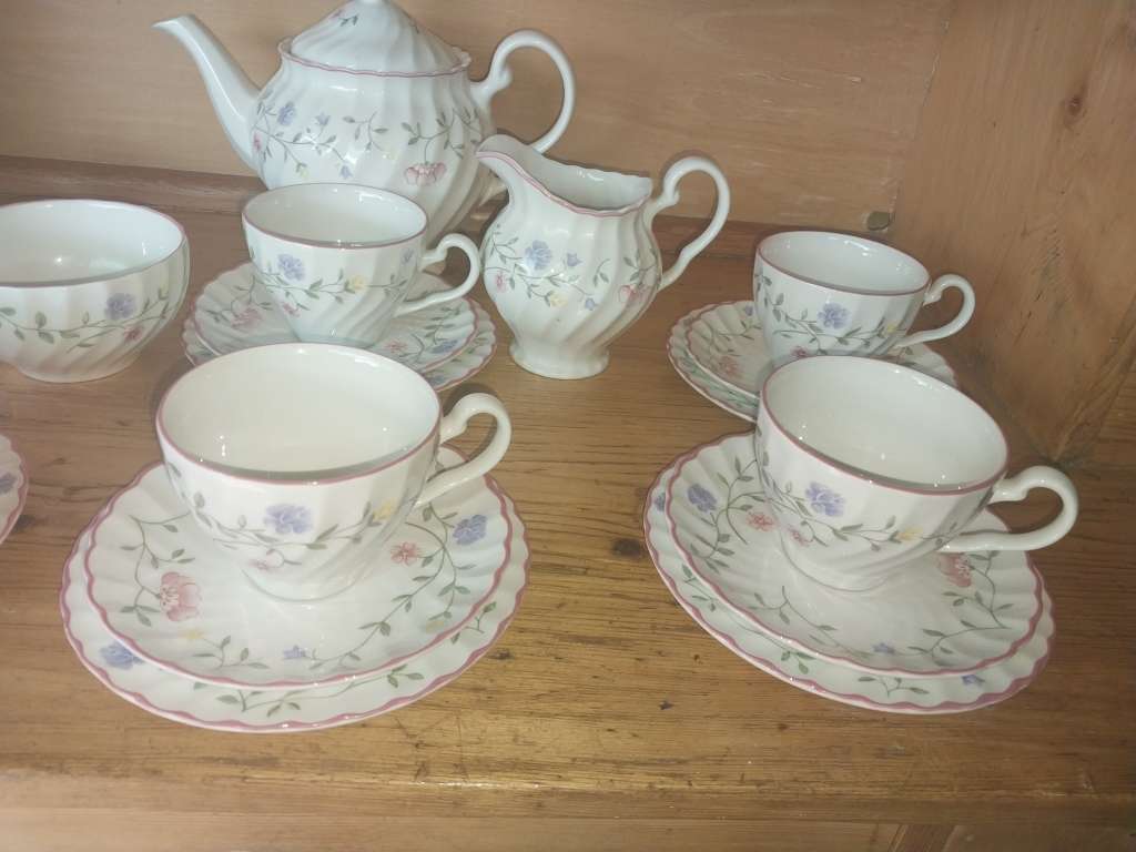 Vintage complete Johnson Brothers summer chintz tea set