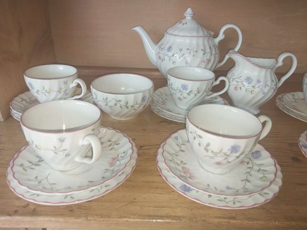 Vintage complete Johnson Brothers summer chintz tea set