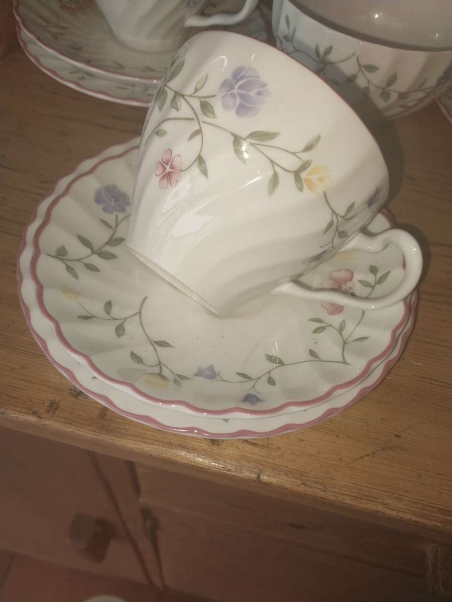 Vintage complete Johnson Brothers summer chintz tea set