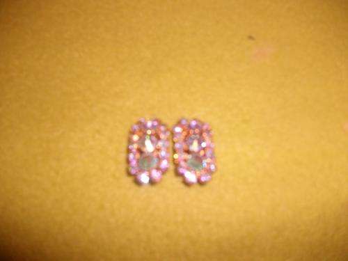 Lovely crystal chilp on earrings