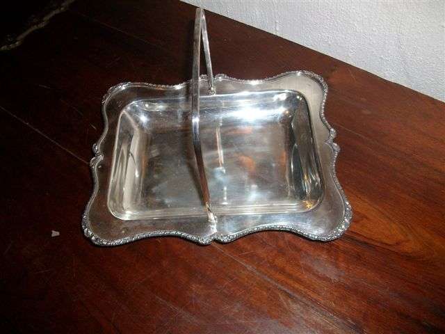 Nice silver plated sweet basket with swing handle and orante trim