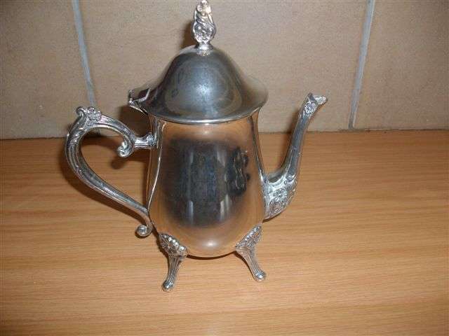 Lovely sliver plated tea pot ( no2)