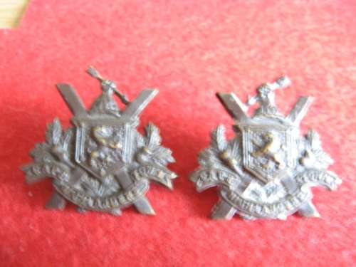Cape Town Highlanders bronze or blackened collar badges