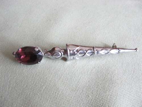 Kilt pin with amethyst