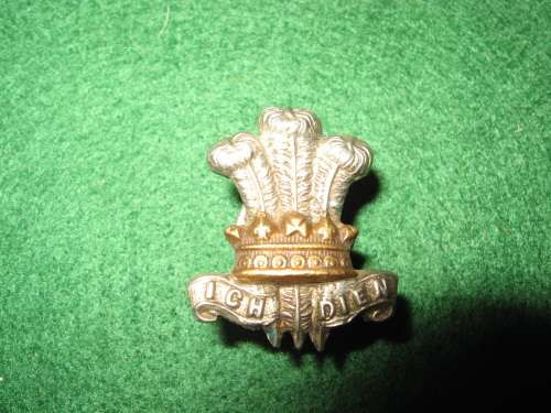 Welsh Regiment BiM collar badge
