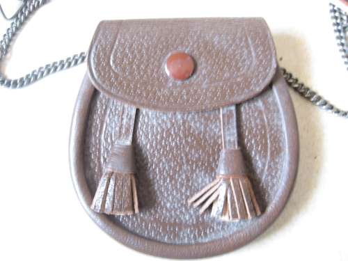 Small leather Scottish Sporran fit 24 - 30"