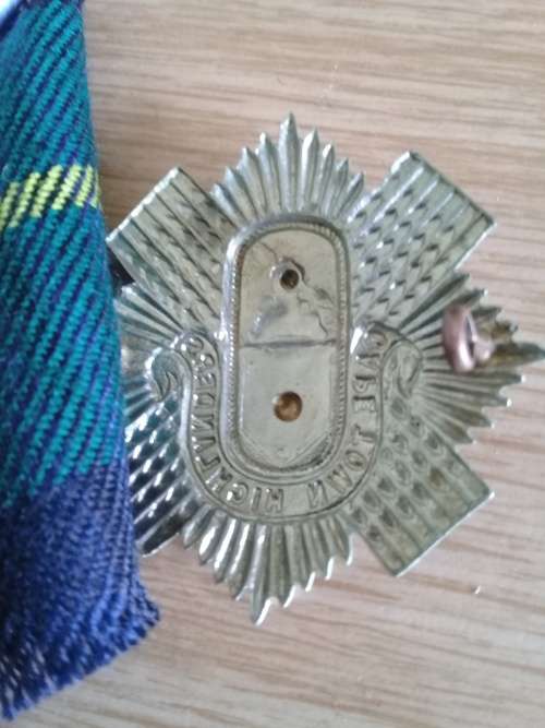 Cape Town Highlanders BiM (WM) Glengarry badge with Tartan backing