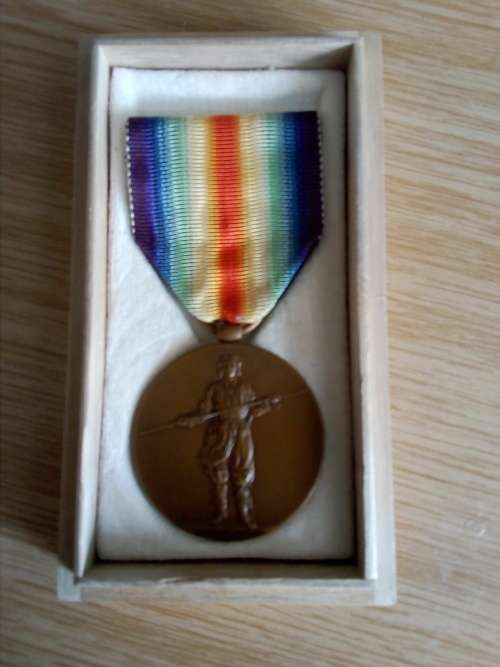 Japanese WWI Victory medal in original box