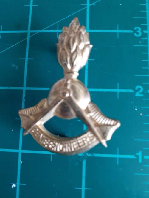 SA Engineers brass beret badge, (as worn by 2 Mobile Watch which became 1 Para)