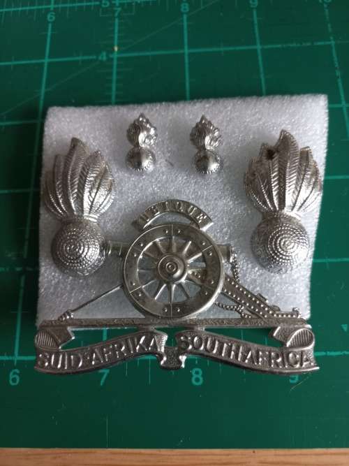 SA Artillery badge set, chrome cap badge, collars pair and scarce mess dress collars pair