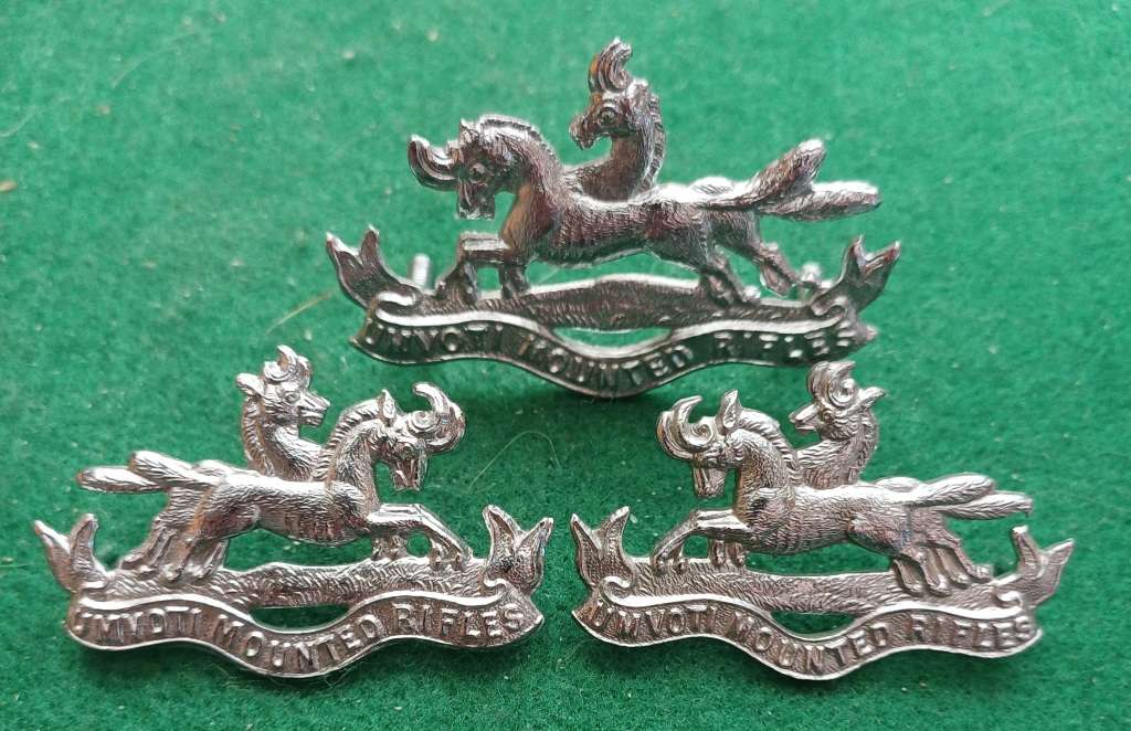 SADF Umvoti Mounted Rifles chrome cap & collar badges pair