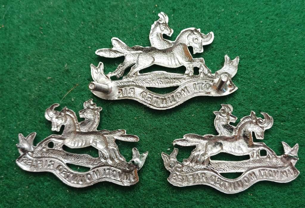 SADF Umvoti Mounted Rifles chrome cap & collar badges pair