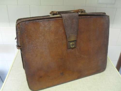 a WELL USED but still strong VINTAGE NORRIS LEATHER BRIEFCASE / ATTACHE