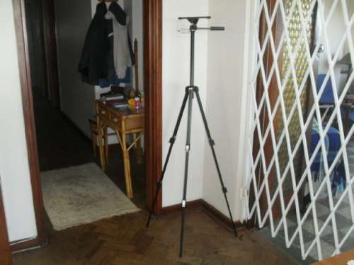**(AUG52) VINTAGE?? VIDEO?? CAMERA TRIPOD extended measures 1.5M nice conditon