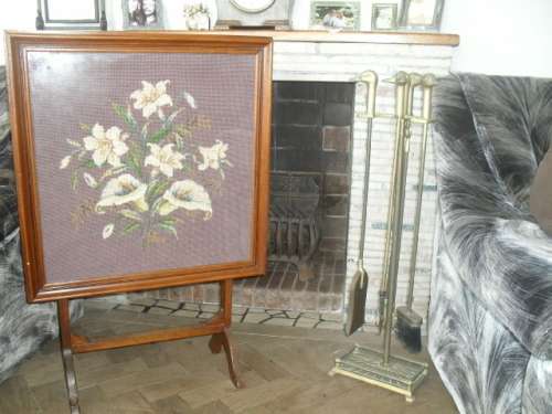 a STUNNING GLASS, WOOD AND EMBROIDERED FIRESCREEN / CARDS TABLE -60x58, table high 56cm, screen 87cm
