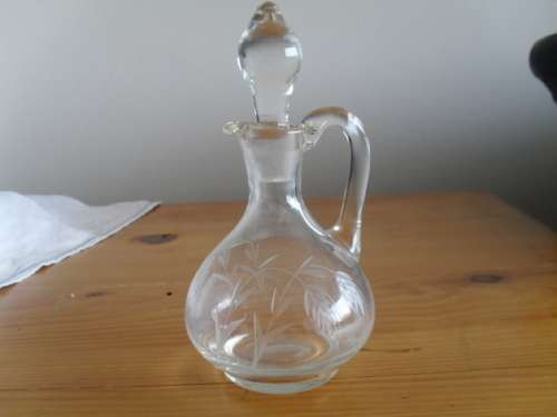 a GORGEOUS OIL / VINEGAR WHEAT ETCHED GLASS DECANTER  -12cm high base 5cm WPT CIR. 27cm