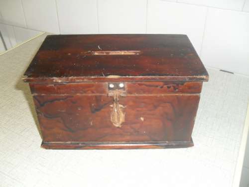 (sept22) a VINTAGE WOODEN RELIGIOUS OFFERING /  COLLECTION BOX - 23x13.5x13cm
