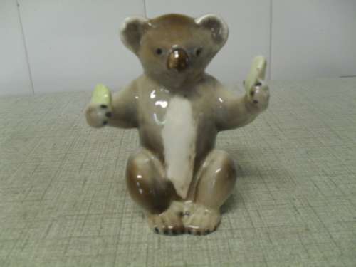 M(OCT15)   a VINTAGE BESWICK KOALA BEAR   -9cm high arms open 7cm wide