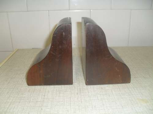 (apl27)  a PAIR OF VINTAGE KNYSNA WOOD BOOK ENDS