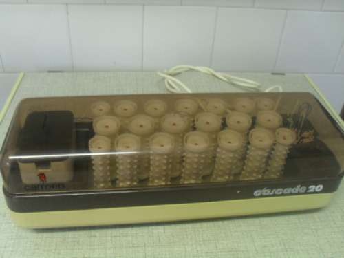 (JNDC)  a VINTAGE CARMEN CASCADE 20 ELECTRICAL HAIR STYLING HOT ROLLERS