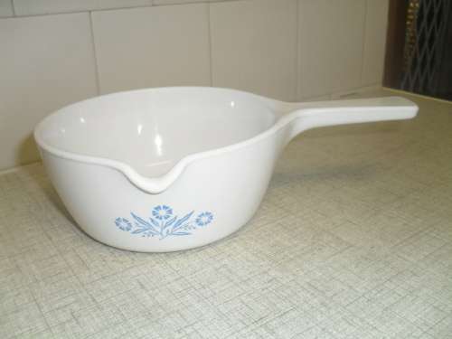 (DC25)  A VINTAGE CORNFLOWER BLUE CORNING WARE POT - 2 1/2CUPS -oven & microwave P-89-B