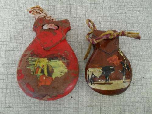 2x well used WOODEN VINTAGE CASTONETTES.