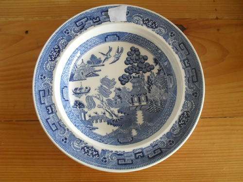 (T40)WEDGEWOOD ETURIA - WILLOW made in England soup/porridge bowl -20cm across.