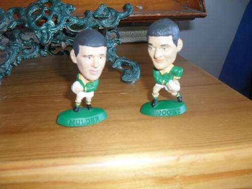 (M)2x VINTAGE PLASTIC SHELL COLLECTORS RUGBY PLAYERS - JOOST No.9 & MULDER No.13