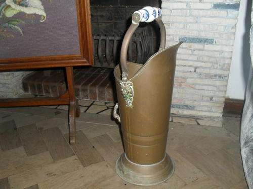 (216) LOVELY BRASS MADE IN HOLLAND FIRE SCUTTLE with A CERAMIC HANDLE -49cm high base 19.5cm