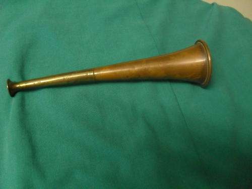 (50) A VINTAGE BRASS AND COPPER made in England HUNTING HORN