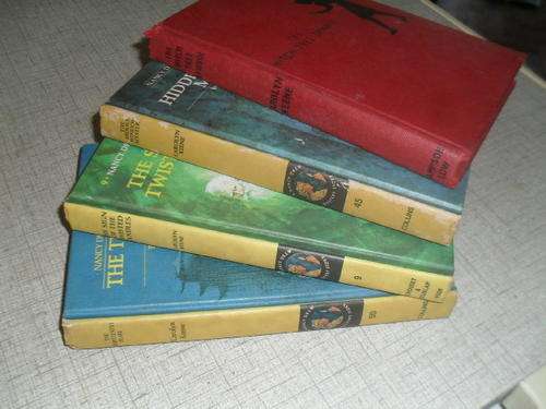 4x VINTAGE HARDCOVERED NANCY DREW BOOKS