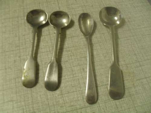 **** 4x  VINTAGE SILVER PLATED SALT SPOONS BIGGEST 11CM LONG SMALLEST 9CM